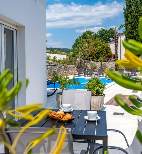 Deluxe Ground Floor Apartment